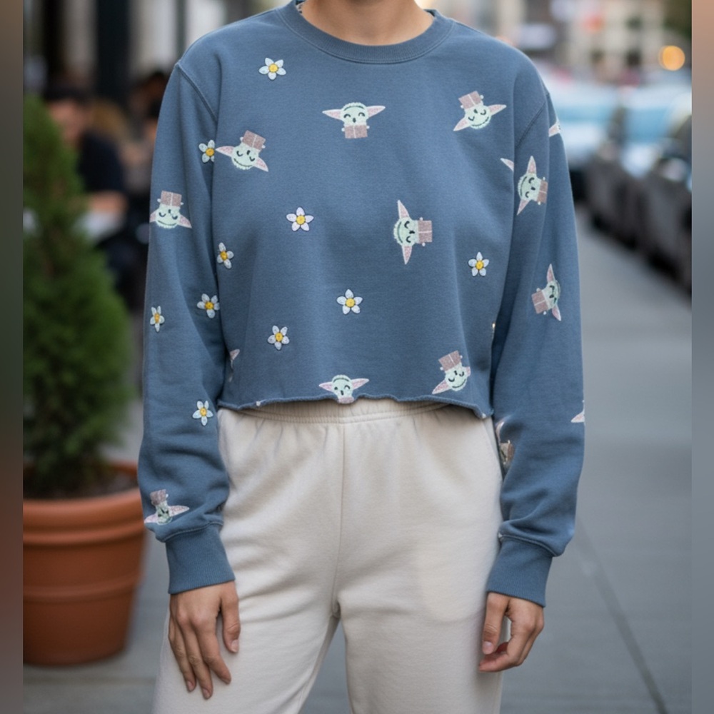 Star Wars Grogu Baby Yoda Cropped Sweatshirt Daisy‎ Print Cozy Cute Blue Top M
